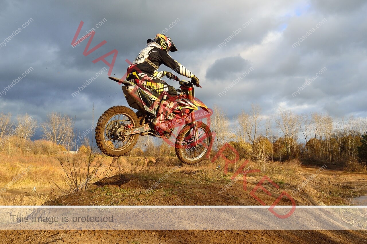 dirt-bike-209489_1280 (1)